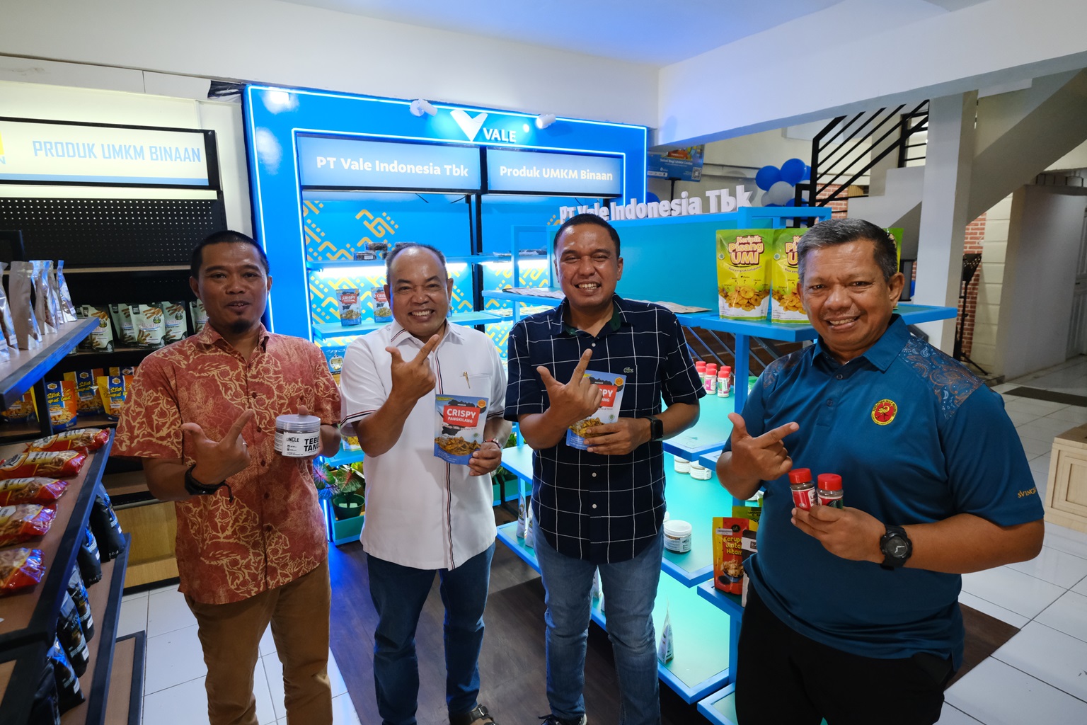 Produk-produk binaan UMKM Program Pengembangan dan Pemberdayaan Masyarakat (PPM) PT Vale Indonesia Tbk (PT Vale) kini hadir mengisi etalase Sentra UMKM dan Pusat Oleh-oleh Asosiasi Pengusaha Indonesia (Apindo) Sulawesi Selatan (Sulsel). 