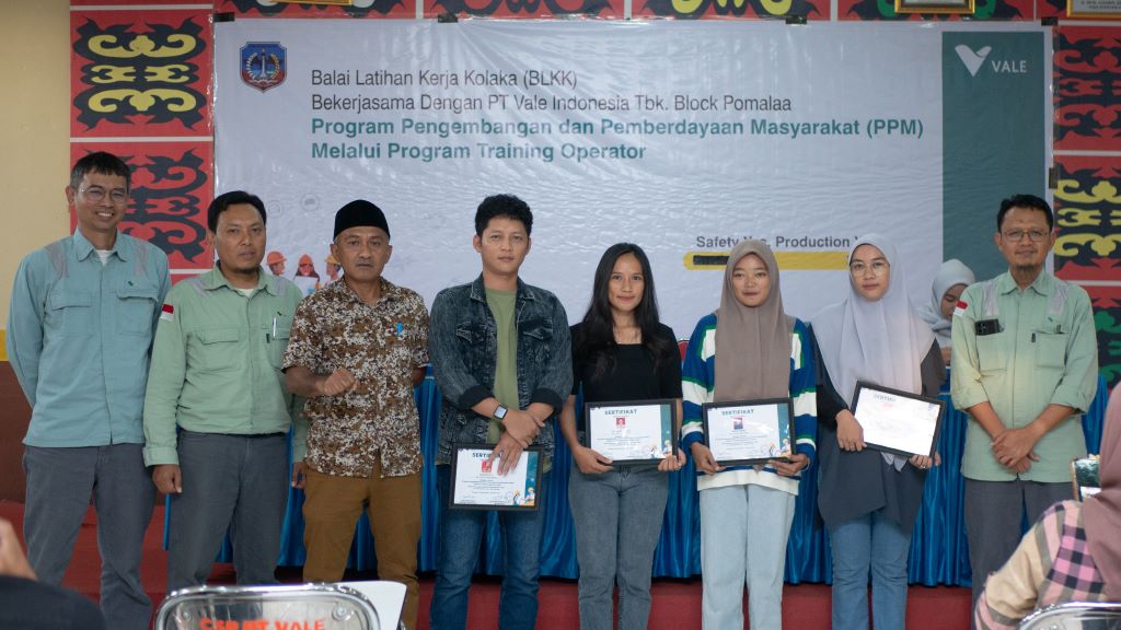 Di tengah derasnya arus persaingan dalam dunia kerja di Kabupaten Kolaka, Sulawesi Tenggara, PT Vale IGP Pomalaa hadir membawa angin segar bagi tenaga kerja lokal. Dengan program Pengembangan Sumber Daya Manusia (SDM) yang komprehensif, perusahaan ini telah melatih ratusan tenaga kerja terampil yang kini mengisi berbagai posisi penting di perusahaan-perusahaan besar.