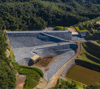 Dam receiving a containment structure.